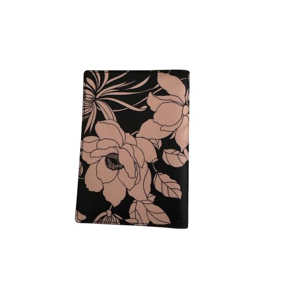 Kate Spade Bifold wallet/Passport holder - Picture 7 of 8